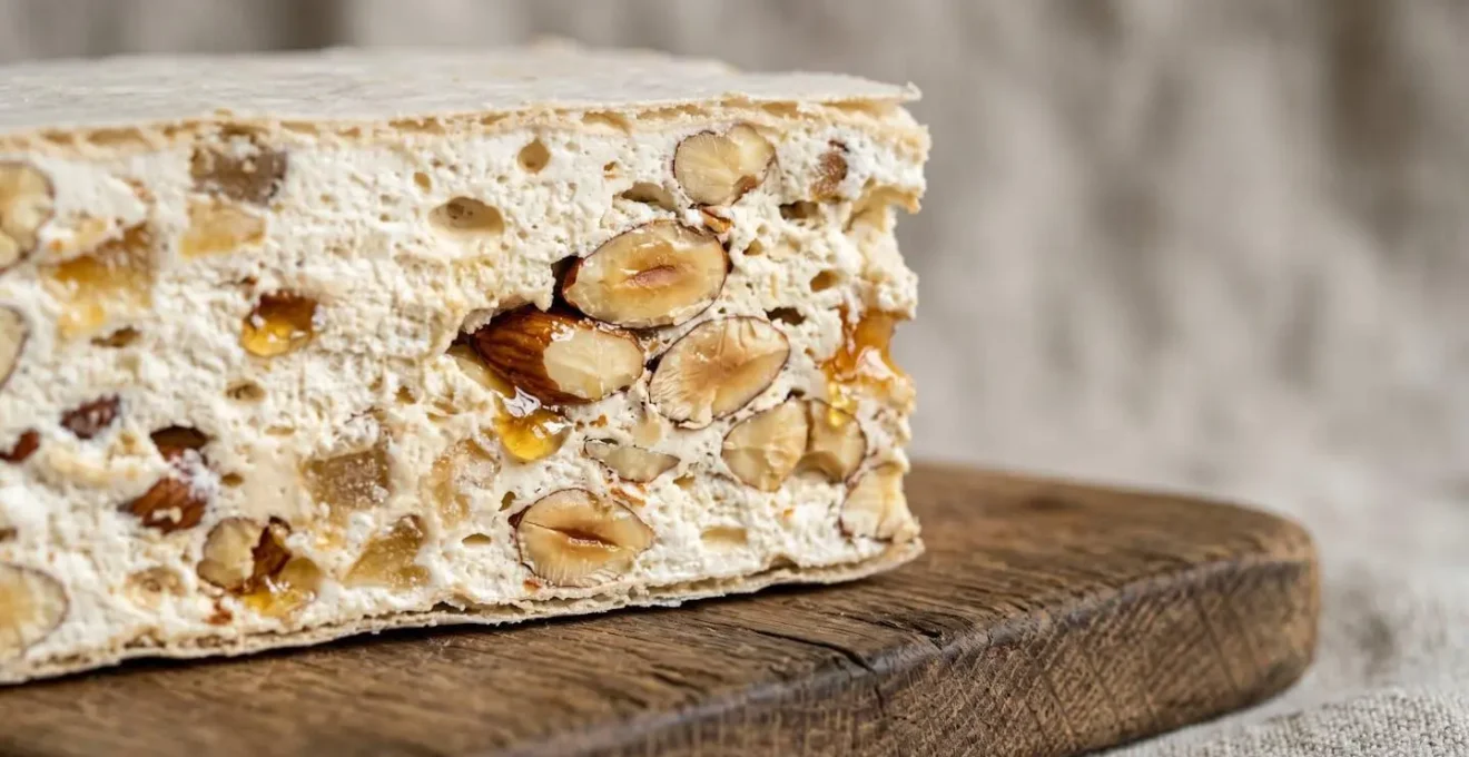 Nougat de Montélimar moelleux aux amandes et au miel de Provence sur papier azyme